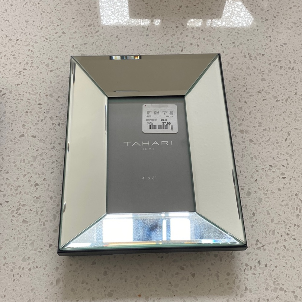 Tahari 4x6